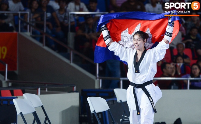 Lý lịch cực khủng của nữ biểu tượng thể thao Campuchia vừa giành HCV Taekwondo SEA Games 30: Cao 1m83, Facebook cá nhân hơn 1,7 triệu follow, từng lập thành tích vô tiền khoáng hậu trong lịch sử thể thao nước nhà - Ảnh 7.