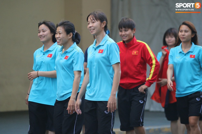ĐT nữ Việt Nam cười tươi, thoải mái trước giờ đấu Thái Lan trong trận tranh huy chương vàng SEA Games 30 - Ảnh 5.