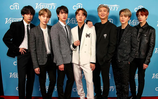 BTS nhận giải Nhóm nhạc của năm tại Hitmakers 2019, chụp ảnh với Billie Eilish và Lil Nas X liệu sẽ có màn collab khủng nào tiếp không đây? - Ảnh 7.