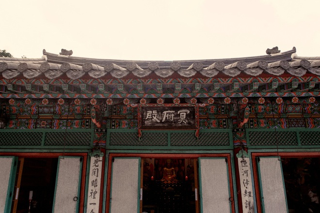 Bộ ảnh đầy ma mị tại 3 ngôi đền chùa đẹp nhất Seoul, không ngờ giữa lòng thủ đô sầm uất lại có chốn an yên đến vậy! - Ảnh 7.