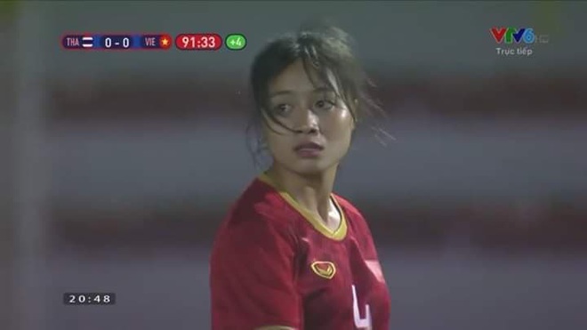 Nữ cầu thủ Hoàng Thị Loan: Vào sân từ băng ghế dự bị nhưng chiếm sạch spotlight, được cameraman ưu ái trong từng khung hình - Ảnh 5.