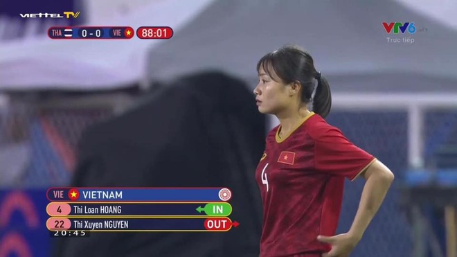 Nữ cầu thủ Hoàng Thị Loan: Vào sân từ băng ghế dự bị nhưng chiếm sạch spotlight, được cameraman ưu ái trong từng khung hình - Ảnh 1.