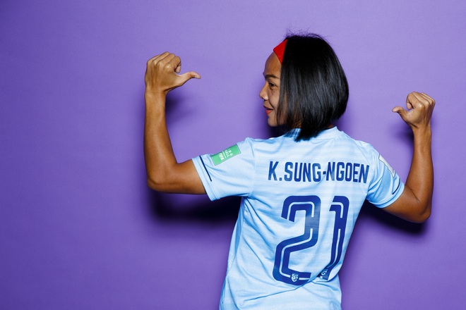 Kanjana Sungngoen, nữ cầu thủ Thái Lan bị một số fan Việt miệt thị: Cưới chồng sau 5 năm yêu nhau, từng đập tan giấc mơ World Cup của Việt Nam - Ảnh 2.