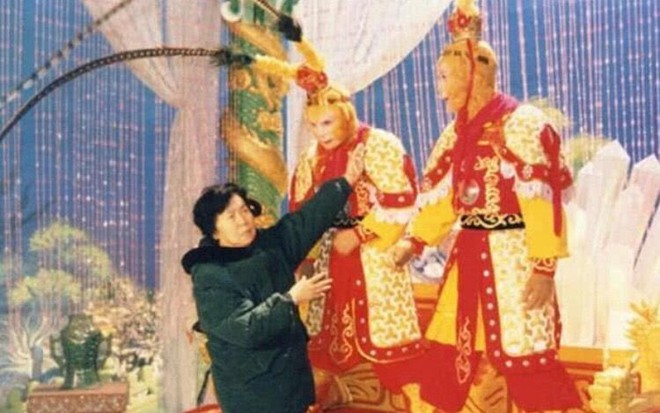 Loạt ảnh hậu trường hiếm c&oacute; kh&oacute; t&igrave;m của bộ sậu T&acirc;y Du K&yacute; phi&ecirc;n bản 1986 bất ngờ lộ diện - Ảnh 2.