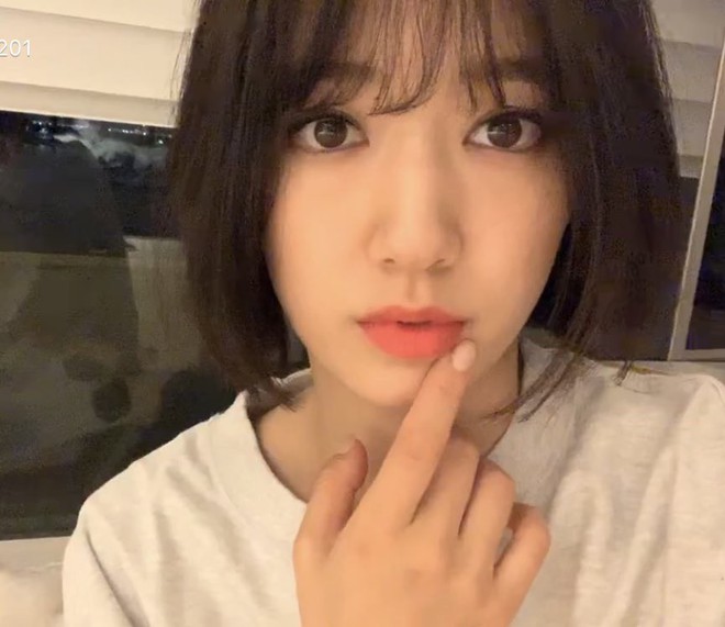 Cắt phăng m&aacute;i t&oacute;c d&agrave;i, Park Shin Hye kh&ocirc;ng chỉ xinh l&ecirc;n, sang hơn m&agrave; c&ograve;n trẻ hẳn ra v&agrave;i tuổi - Ảnh 4.