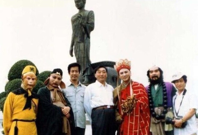 Loạt ảnh hậu trường hiếm c&oacute; kh&oacute; t&igrave;m của bộ sậu T&acirc;y Du K&yacute; phi&ecirc;n bản 1986 bất ngờ lộ diện - Ảnh 5.