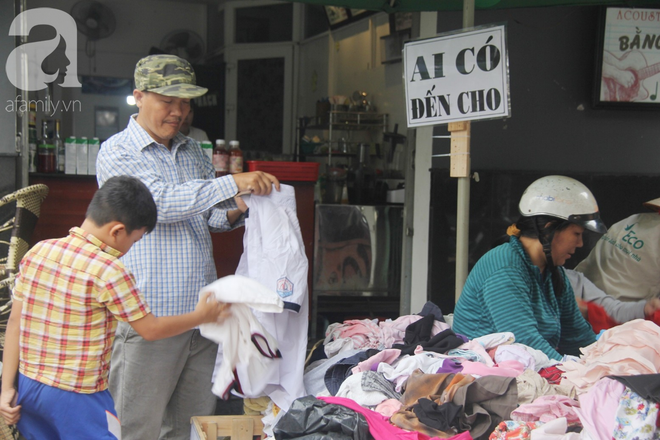 C&acirc;u chuyện ấm l&ograve;ng trước Tết, sạp quần &aacute;o ai c&oacute; đến cho, ai cần đến lấy giữa chung cư S&agrave;i G&ograve;n - Ảnh 15.