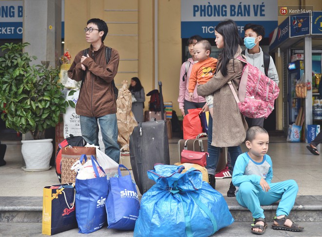 Kết thúc ngày làm việc cuối cùng của năm cũ: Người người vượt khói bụi kẹt xe, hân hoan về quê ăn Tết - Ảnh 1.