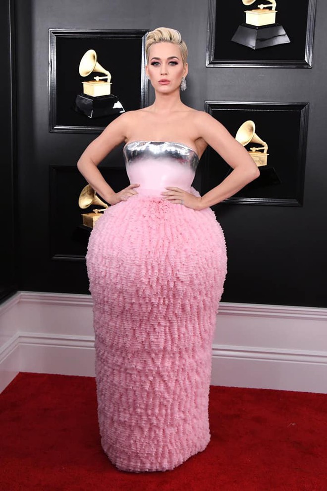 Tất cả những gì Katy Perry có ở Grammy 2019 là một bộ váy xấu tệ tặng kèm chùm ảnh chế - Ảnh 1.