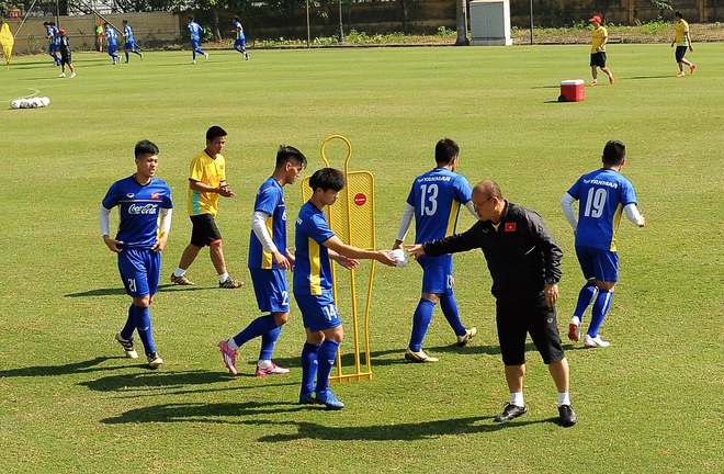 CLB Incheon United mời HLV Park Hang-seo dự ngày Công Phượng ra mắt - Ảnh 1.