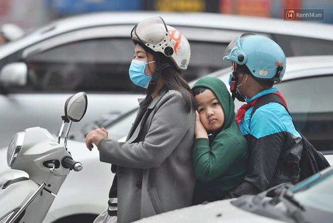 Hà Nội: Người dân vừa chạy xe vừa ngáp ngắn ngáp dài trong buổi sáng làm việc đầu tiên sau kỳ nghỉ Tết Kỷ Hợi - Ảnh 6.