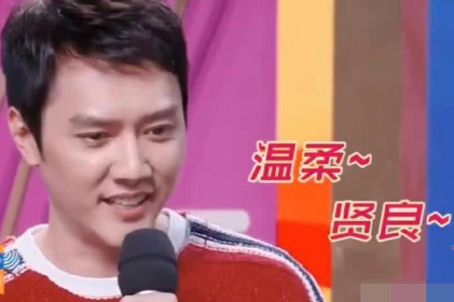 Ph&ugrave;ng Thiệu Phong nịnh Triệu Lệ Dĩnh hết lời, kh&ocirc;ng chỉ vậy c&ograve;n bị soi mượn &aacute;o của b&agrave; x&atilde; để mặc - Ảnh 1.