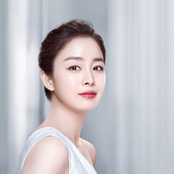 Hoa hậu Hàn đẹp nhất châu Á Honey Lee và nữ thần Kim Tae Hee: Ai nổi tiếng hơn ở trường đại học? - Ảnh 3.