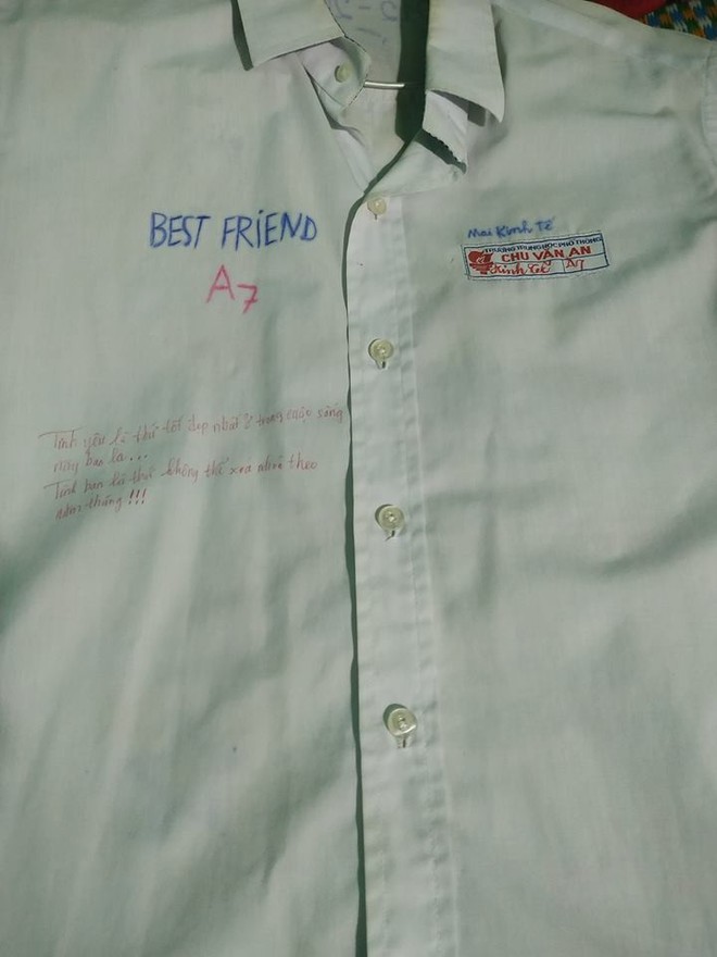 Vô tình tìm thấy chiếc áo đồng phục cũ, cậu bạn chia sẻ câu chuyện buồn của lớp mình khiến ai cũng bồi hồi - Ảnh 3.