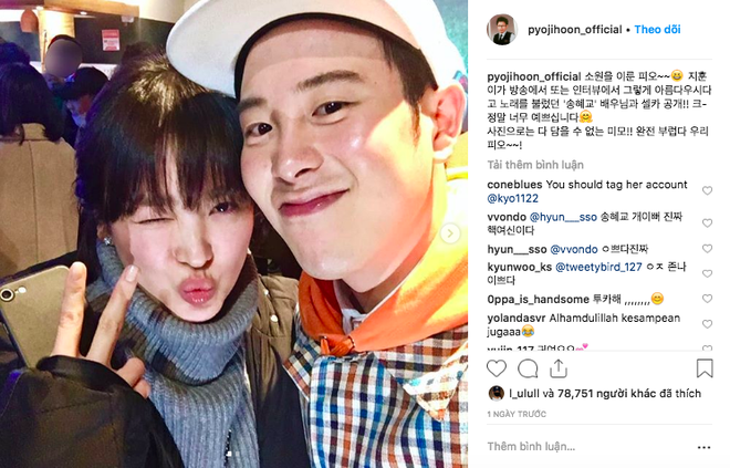 1 ngày trước khi rộ tin đồn ly hôn, Song Hye Kyo vẫn còn chụp selfie rạng rỡ bên một người đàn ông - Ảnh 1.