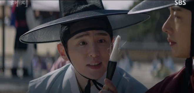 Ngoài xương sườn dao găm của Jung Il Woo, con ve chó của Go Ara là tâm điểm trong tập mở màn Haechi - Ảnh 11.