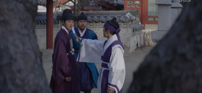 Ngoài xương sườn dao găm của Jung Il Woo, con ve chó của Go Ara là tâm điểm trong tập mở màn Haechi - Ảnh 12.
