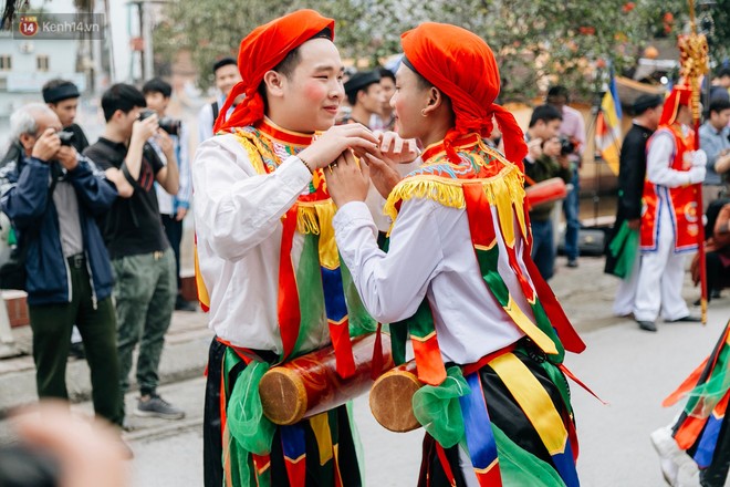 Độc đáo lễ hội trai giả gái nhảy điệu con đĩ đánh bồng ở Hà Nội - Ảnh 19.