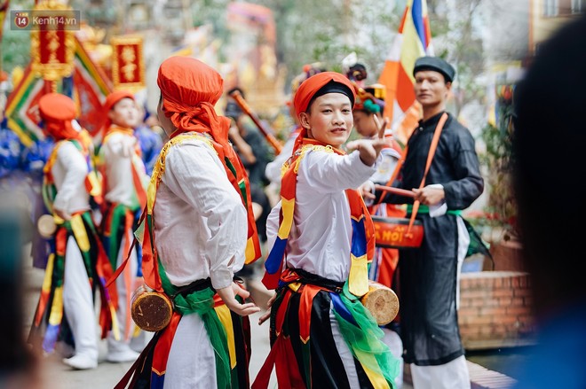 Độc đáo lễ hội trai giả gái nhảy điệu con đĩ đánh bồng ở Hà Nội - Ảnh 17.