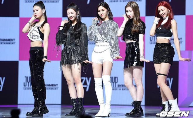 Debut chưa đầy một tuần tuổi, ITZY đã sắp trở thành nhóm nhạc Cô A và những người bạn? - Ảnh 5.