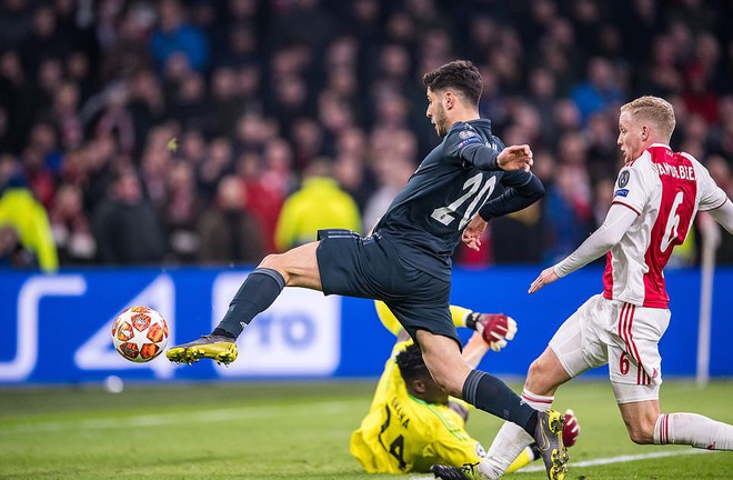 Hưởng lợi từ VAR, Real Madrid đặt một chân vào tứ kết Champions League - Ảnh 10.