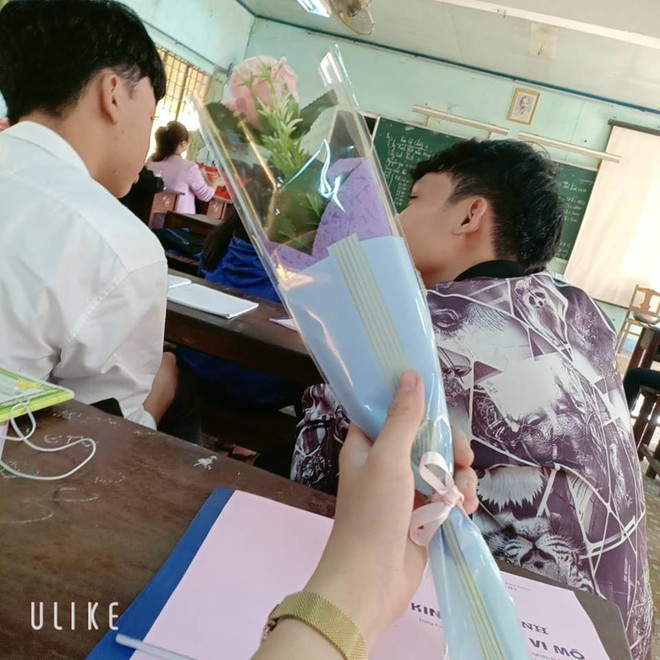 Hội độc th&acirc;n thi nhau khoe cảnh socola đề huề ở trường: Cần g&igrave; người y&ecirc;u khi đ&atilde; c&oacute; bạn th&acirc;n! - Ảnh 6.