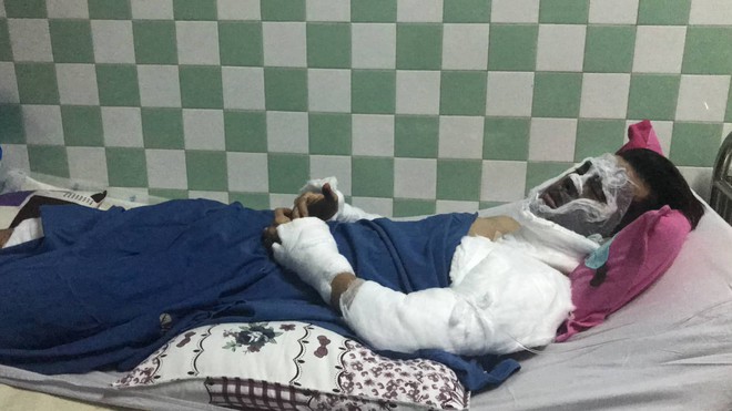 Việt kiều bị tạt axít và chém đứt gân chân khi chở bạn gái đi chơi được chuyển qua Canada điều trị bằng chuyên cơ - Ảnh 3.