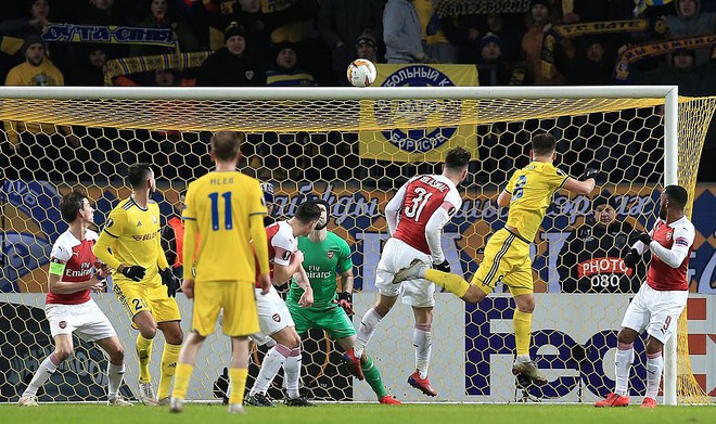 Arsenal thua sốc, tiền đạo của Ph&aacute;o thủ phải l&ecirc;n tiếng xin lỗi v&igrave; h&agrave;nh động kh&ocirc;ng đ&aacute;ng c&oacute; - Ảnh 4.