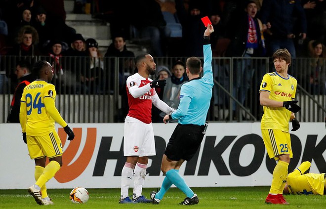 Arsenal thua sốc, tiền đạo của Ph&aacute;o thủ phải l&ecirc;n tiếng xin lỗi v&igrave; h&agrave;nh động kh&ocirc;ng đ&aacute;ng c&oacute; - Ảnh 6.