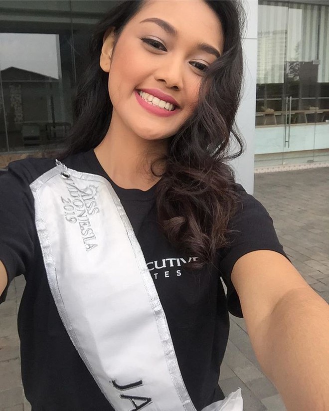 Mỹ nhân 18 tuổi vừa lên ngôi Hoa hậu Indonesia: Xinh xắn nhưng khả năng nói 4 thứ tiếng, học lực mới gây ngỡ ngàng - Ảnh 5.