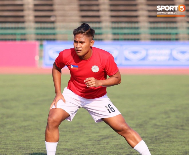 Đối thủ của U22 Việt Nam gặp kh&oacute; ngay từ buổi tập l&agrave;m quen s&acirc;n - Ảnh 6.