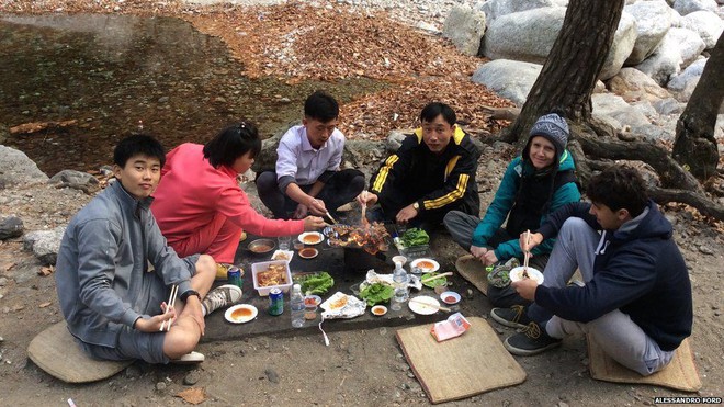 Trải nghiệm kỳ lạ của anh ch&agrave;ng du học sinh ch&acirc;u &Acirc;u đầu ti&ecirc;n tại Triều Ti&ecirc;n - Ảnh 3.