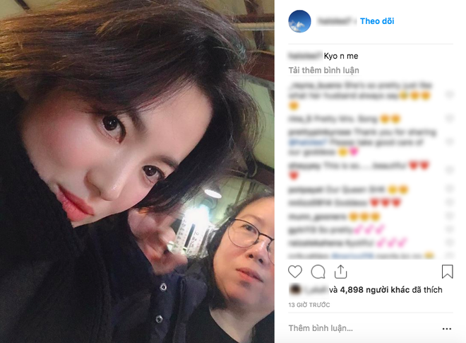 Đẹp bất chấp trong lần lộ diện đầu ti&ecirc;n sau tin đồn ly dị, Song Hye Kyo bị d&ograve; hỏi li&ecirc;n tục về chồng Song Joong Ki - Ảnh 1.