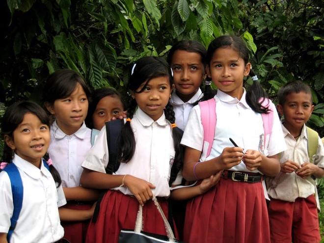14 học sinh tiểu học mồ côi tại Indonesia bị đuổi học vì nhiễm HIV - Ảnh 1.