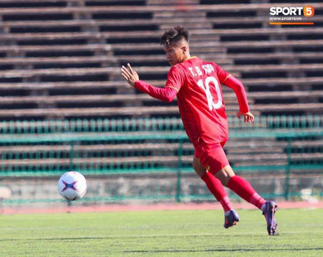 Tiểu Công Phượng tiếc nuối sau pha bỏ lỡ không tưởng trong trận U22 Việt Nam vs U22 Philippines - Ảnh 3.