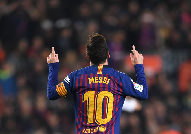 Messi lại đ&aacute; hỏng phạt đền, Barcelona thắng chật vật trước đối thủ yếu hơn - Ảnh 5.