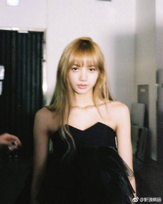 Dân Hàn chê Lisa (Black Pink) thô kệch, netizen Trung khen lấy khen để mặt mộc cực xinh của cô nàng - Ảnh 7.