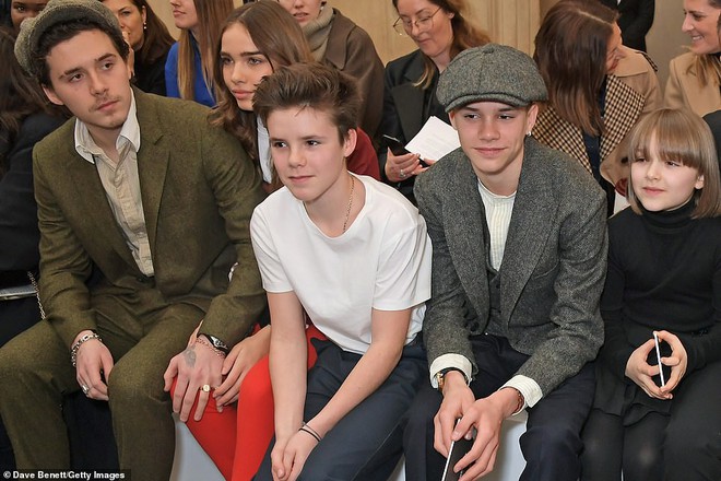 Gia đ&igrave;nh Beckham dắt d&iacute;u đi sự kiện: Tưởng Brooklyn v&agrave; bạn g&aacute;i g&acirc;y ch&uacute; &yacute;, ai d&egrave; David - Harper mới l&agrave; t&acirc;m điểm - Ảnh 5.