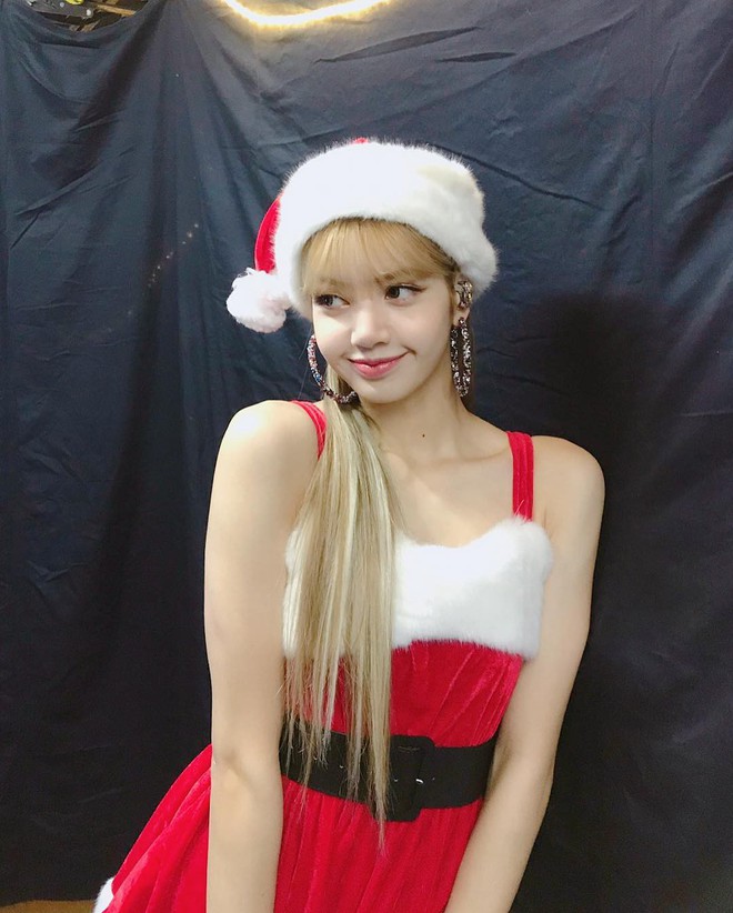 Lisa (Black Pink) khiến dân tình bấn loạn vì ngày càng bánh bèo hóa: Nhan sắc tăng hạng, xinh như công chúa - Ảnh 7.