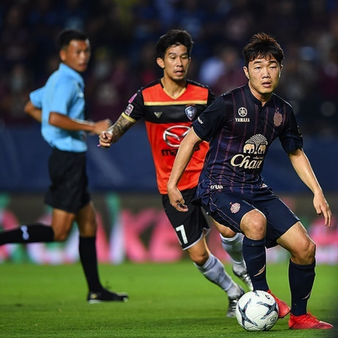 Xuân Trường đá chính, khiến CĐV Buriram United trầm trồ với kỹ năng điêu luyện - Ảnh 2.