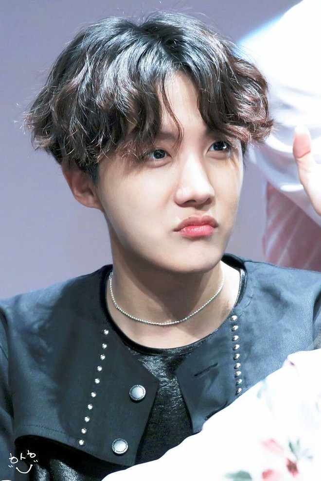 ARMY nhìn lại quá trình trưởng thành của JHope BTS