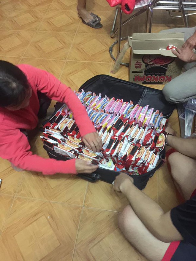 Chuyện thật như đùa: Du học sinh Việt nhét đầy vali toàn Băng vệ sinh, mỳ tôm để quay lại trường sau Tết - Ảnh 2.