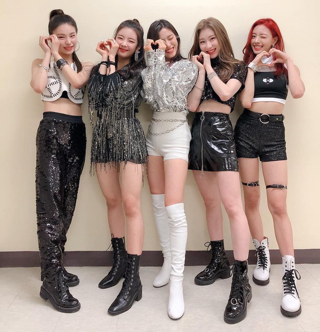 Cứ đến đêm muộn là ITZY lại làm điều này với Hwasa (MAMAMOO) - Ảnh 6.