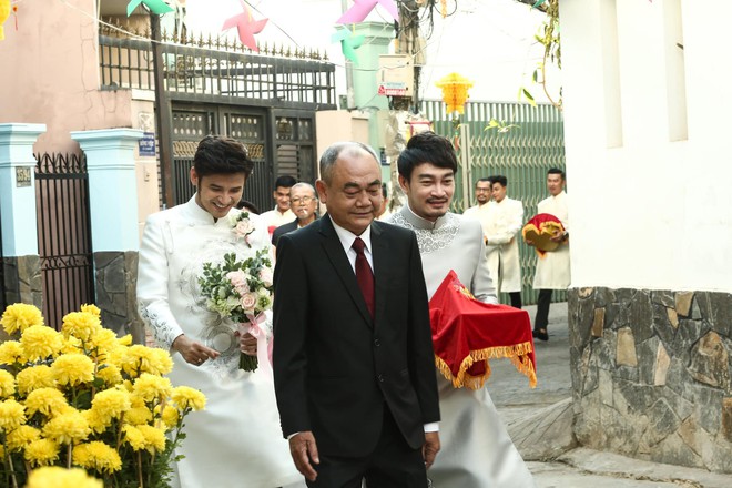 Vợ chồng Ái Châu - Huỳnh Đông cùng dàn diễn viên nổi tiếng bưng quả trong đám hỏi sao nữ Gạo nếp gạo tẻ - Ảnh 2.