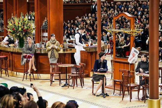 15 show diễn huyền thoại của Chanel dưới thời Karl Lagerfeld khiến giới mộ điệu thổn thức Bar4-15505860314751730889222