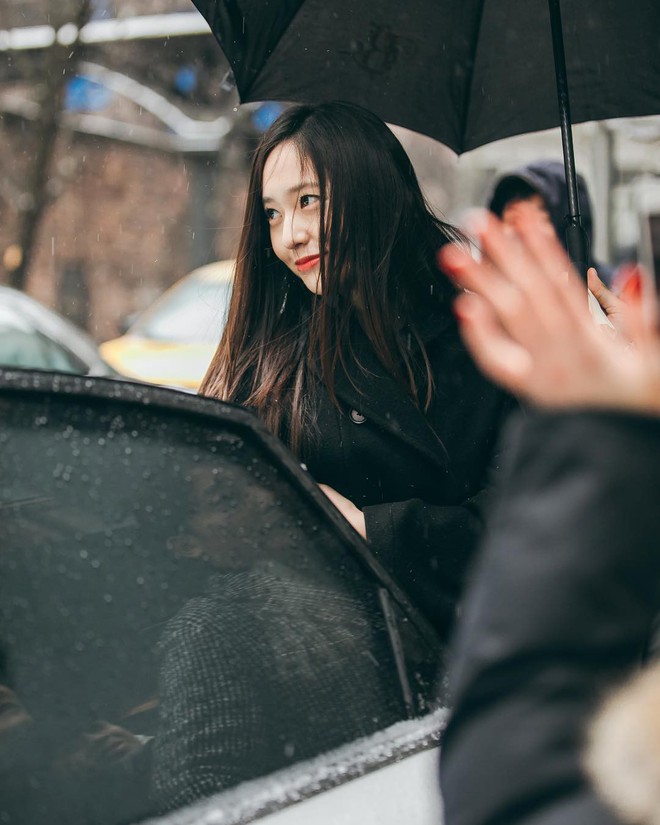 Yoona đọ sắc Krystal trong loạt ảnh sang New York dự sự kiện: Sắc v&oacute;c, thần th&aacute;i miễn b&agrave;n nhưng lộ đầy khuyết điểm - Ảnh 11.