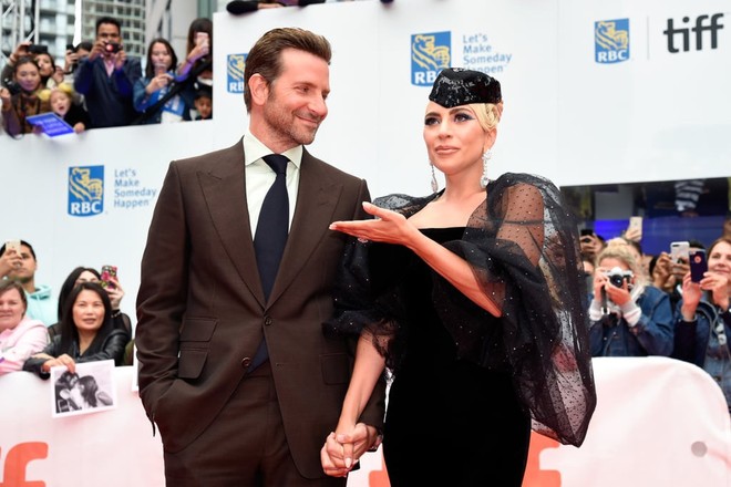 Lady Gaga tiết lộ hình xăm mới, fan càng thêm tin cô nàng và Bradley Cooper phim giả tình thật - Ảnh 6.