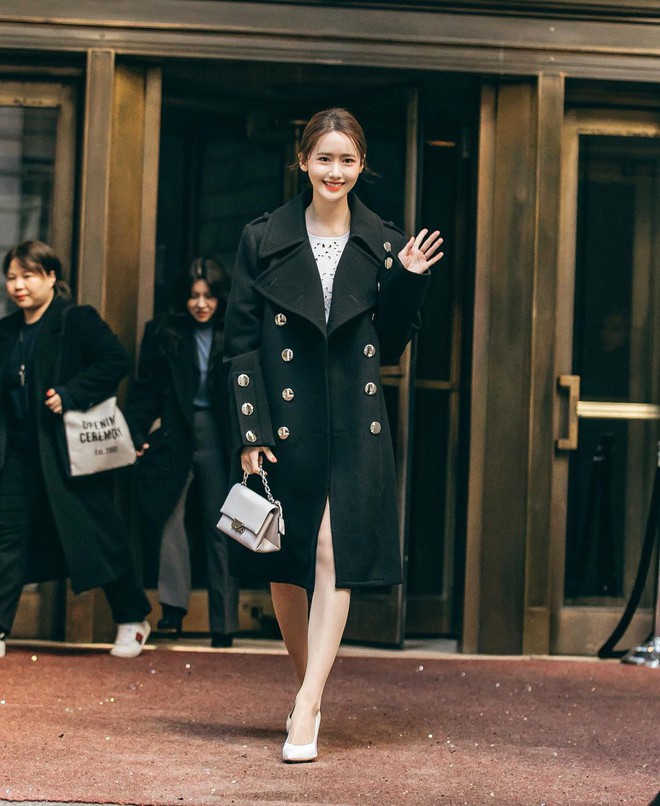 Yoona đọ sắc Krystal trong loạt ảnh sang New York dự sự kiện: Sắc vóc, thần thái miễn bàn nhưng lộ đầy khuyết điểm - Ảnh 1.