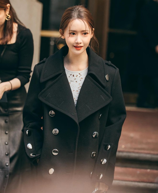 Yoona đọ sắc Krystal trong loạt ảnh sang New York dự sự kiện: Sắc v&oacute;c, thần th&aacute;i miễn b&agrave;n nhưng lộ đầy khuyết điểm - Ảnh 5.