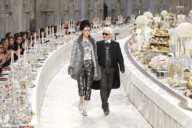 15 show diễn huyền thoại của Chanel dưới thời Karl Lagerfeld khiến giới mộ điệu thổn thức Par2-15505864157022112481292